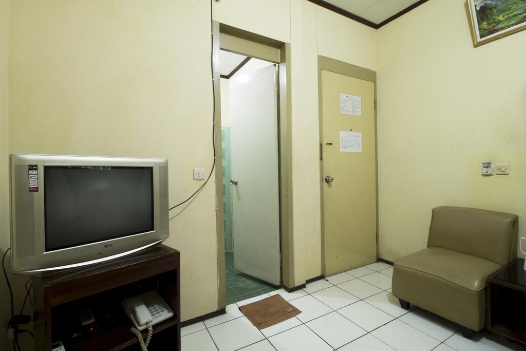 Reddoorz @ Klender Hotel Jakarta Bagian luar foto