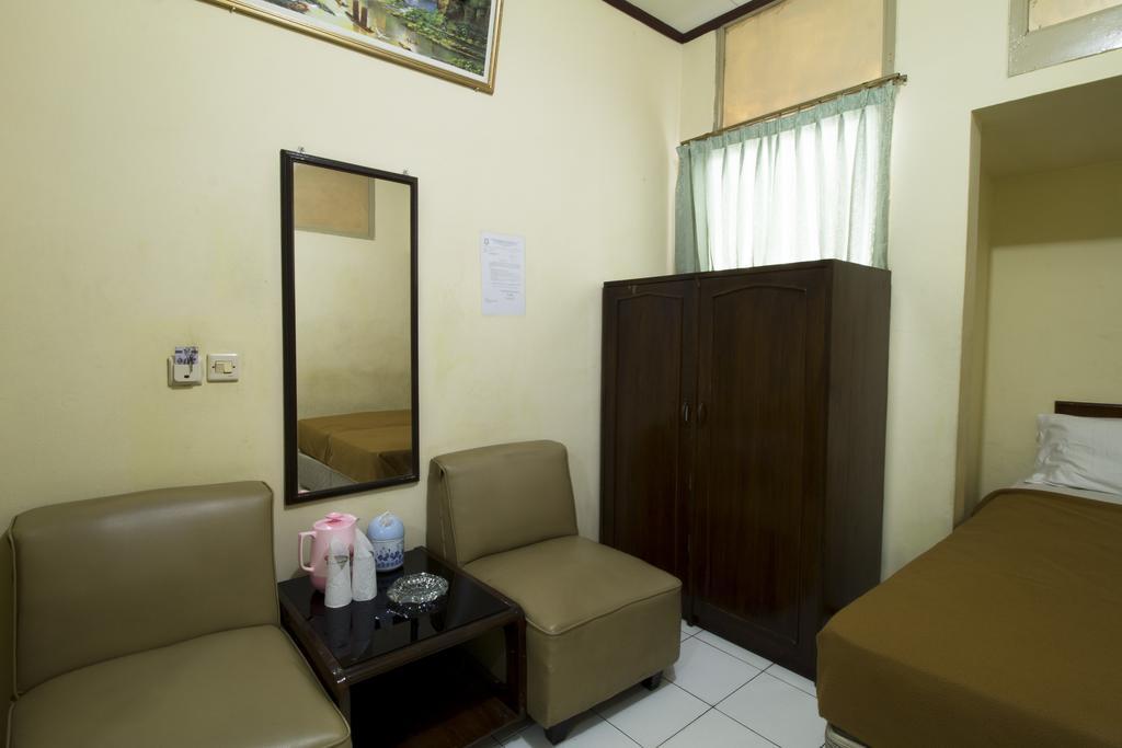 Reddoorz @ Klender Hotel Jakarta Bagian luar foto
