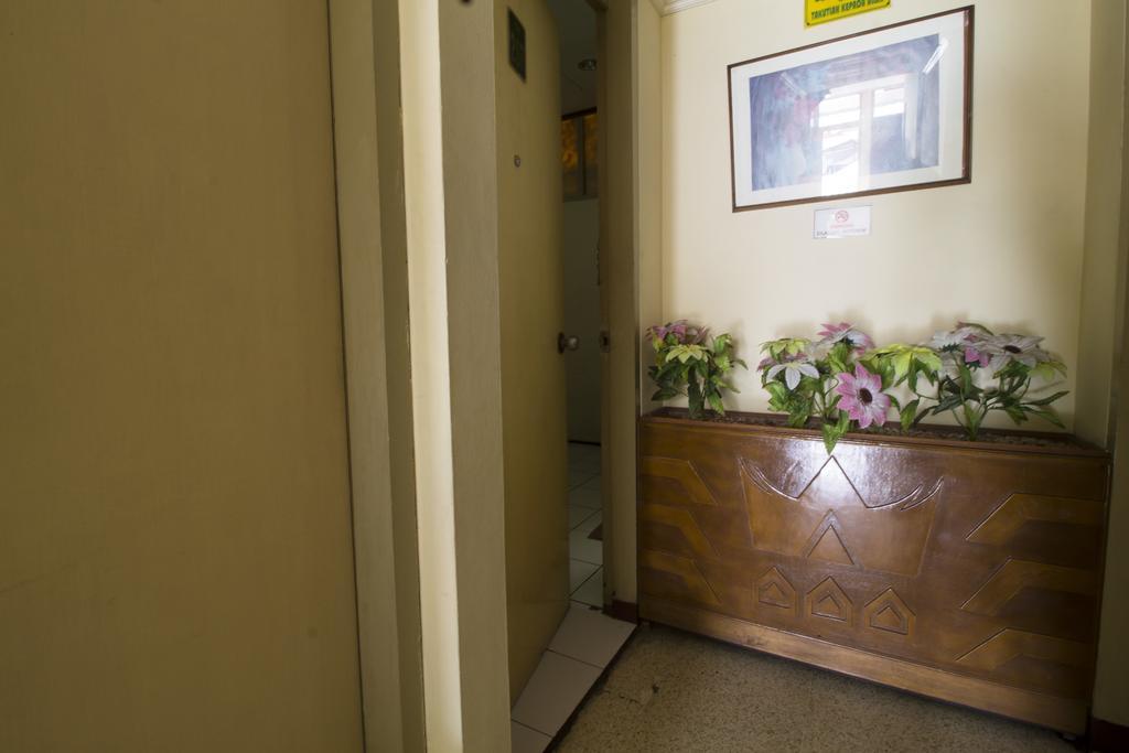 Reddoorz @ Klender Hotel Jakarta Bagian luar foto